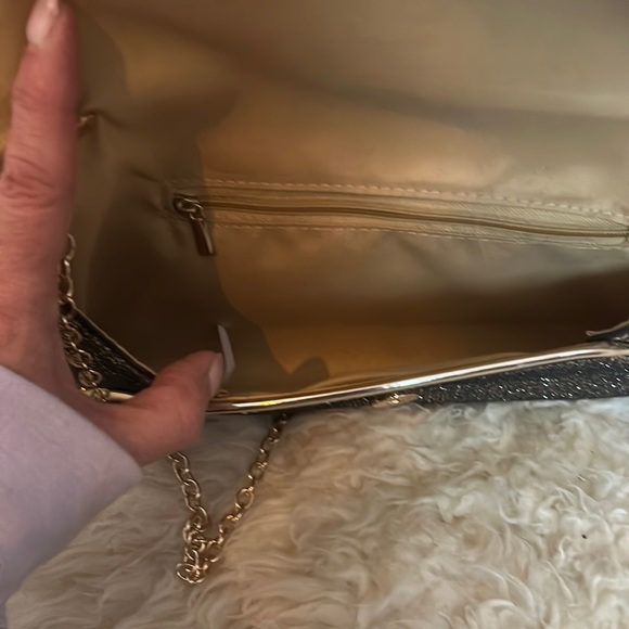 Evening Clutch-gold-with detachable gold chain - Picture 4 of 12
